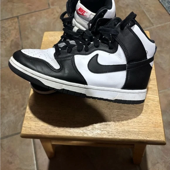 Nike Black and White High-Tops with Red Accents - Picture 5 of 12